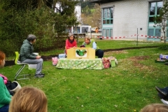Aktion im Naturi. Das ist der Naturspielplatz der Schule